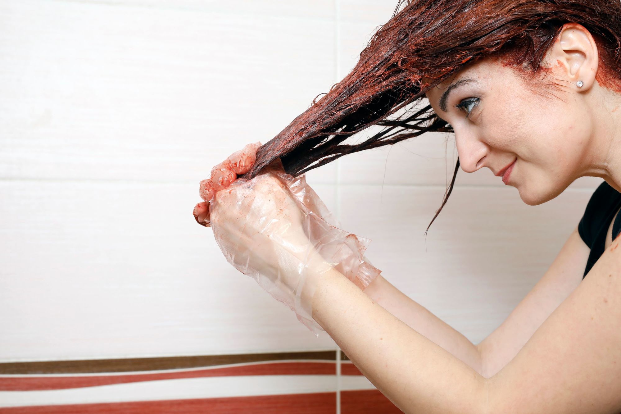 Come tingere i capelli dalla pelle in modo rapido e semplice